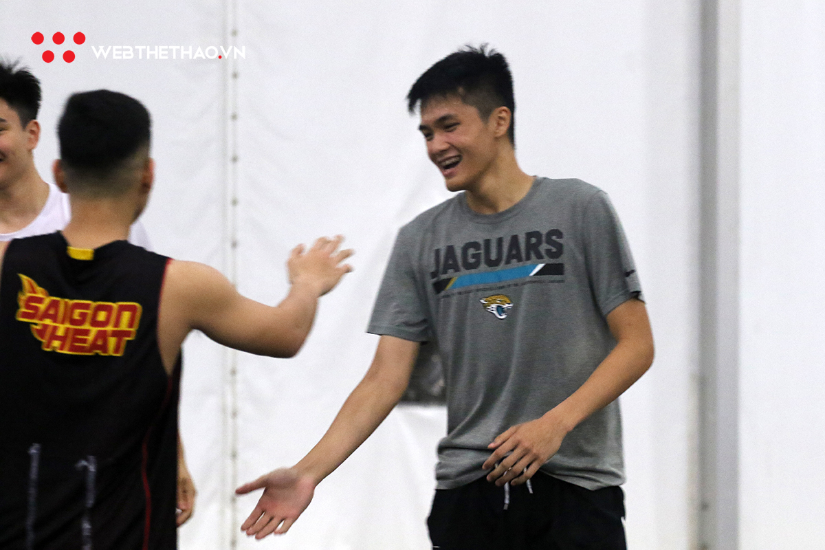 “Đột nhập” một buổi tập của ĐT bóng rổ U18 Việt Nam, những cái tên chuẩn bị tham dự Đại hội Thể thao học sinh Đông Nam Á tại Indonesia